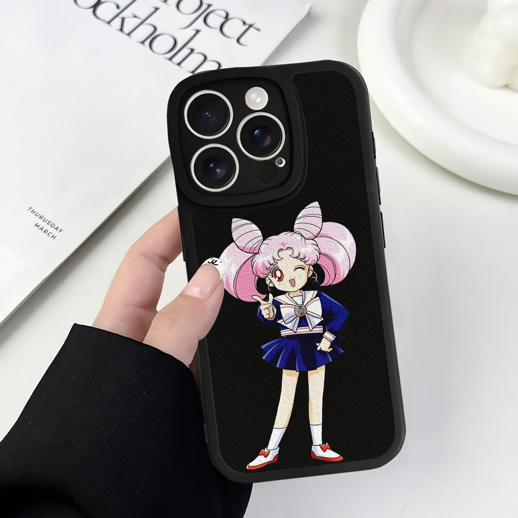 （画像用） 美少女戦士セーラームーン ちびうさ Sailor Moon Chibiusa Tsukino Usagi Small Lady Serenity 【iPhone 16シリーズ対応】シリコンスマホケース（レザー調） 材質：シリコン
